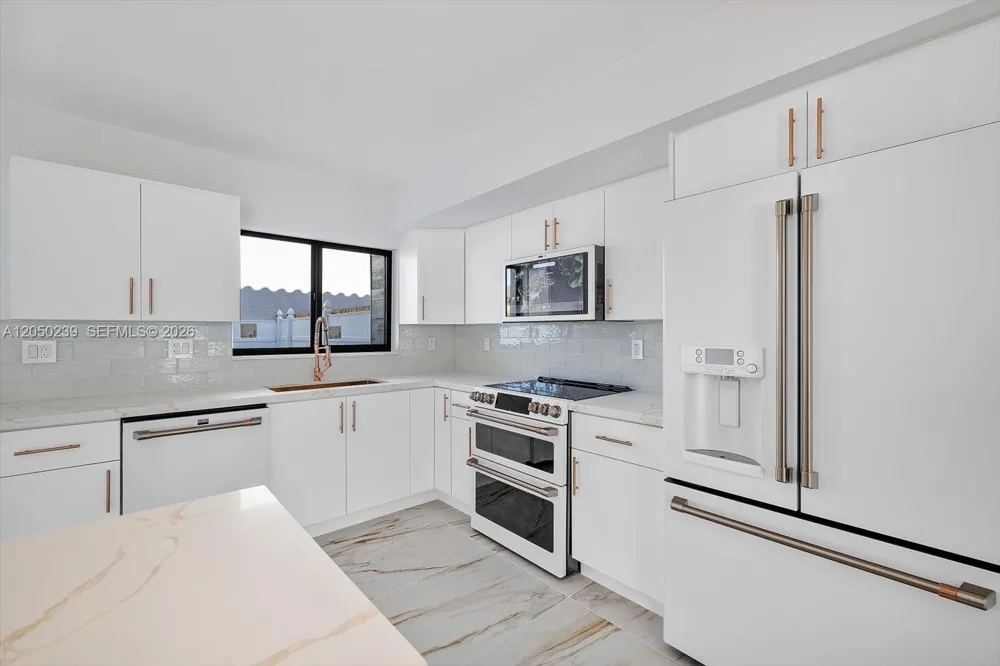 16449 NE 26 Ave #16 North Miami Beach, FL 33160