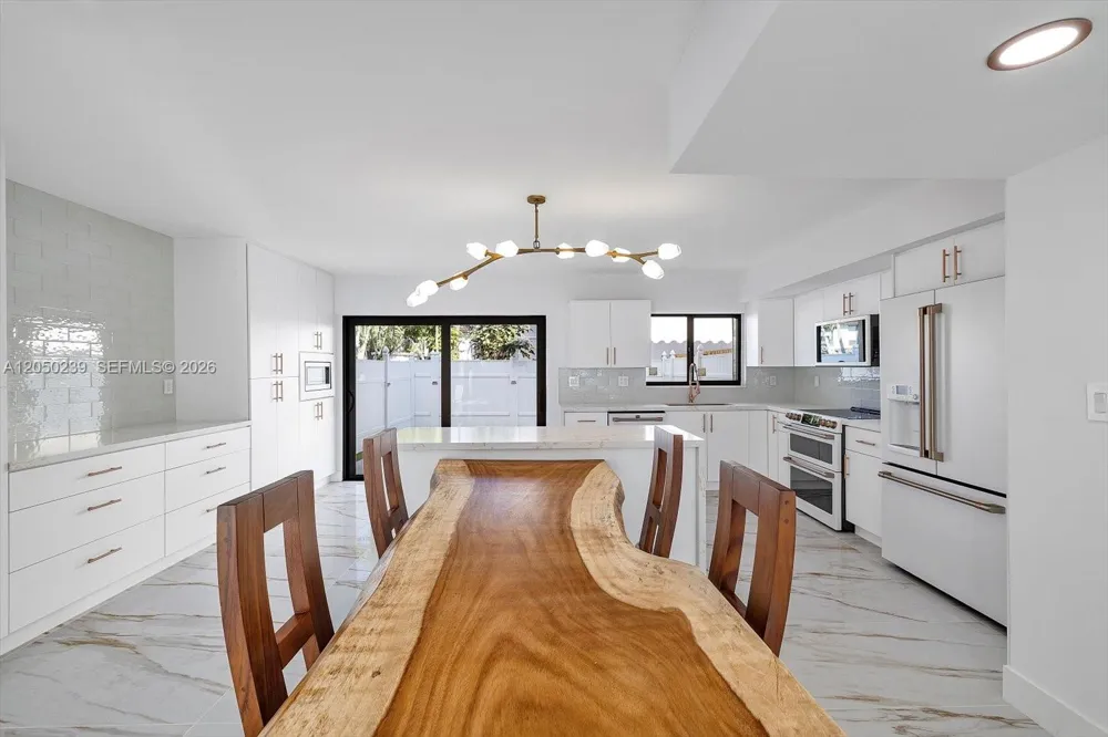 16449 NE 26 Ave #16 North Miami Beach, FL 33160