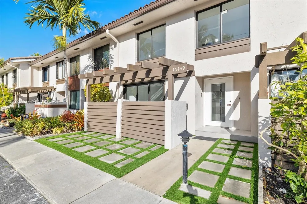 16449 NE 26 Ave #16 North Miami Beach, FL 33160