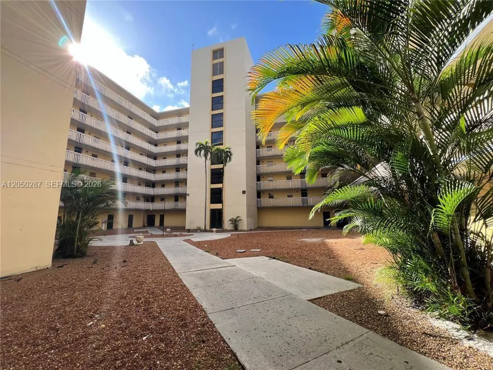 15600 NW 7th Ave #511 Miami, FL 33169