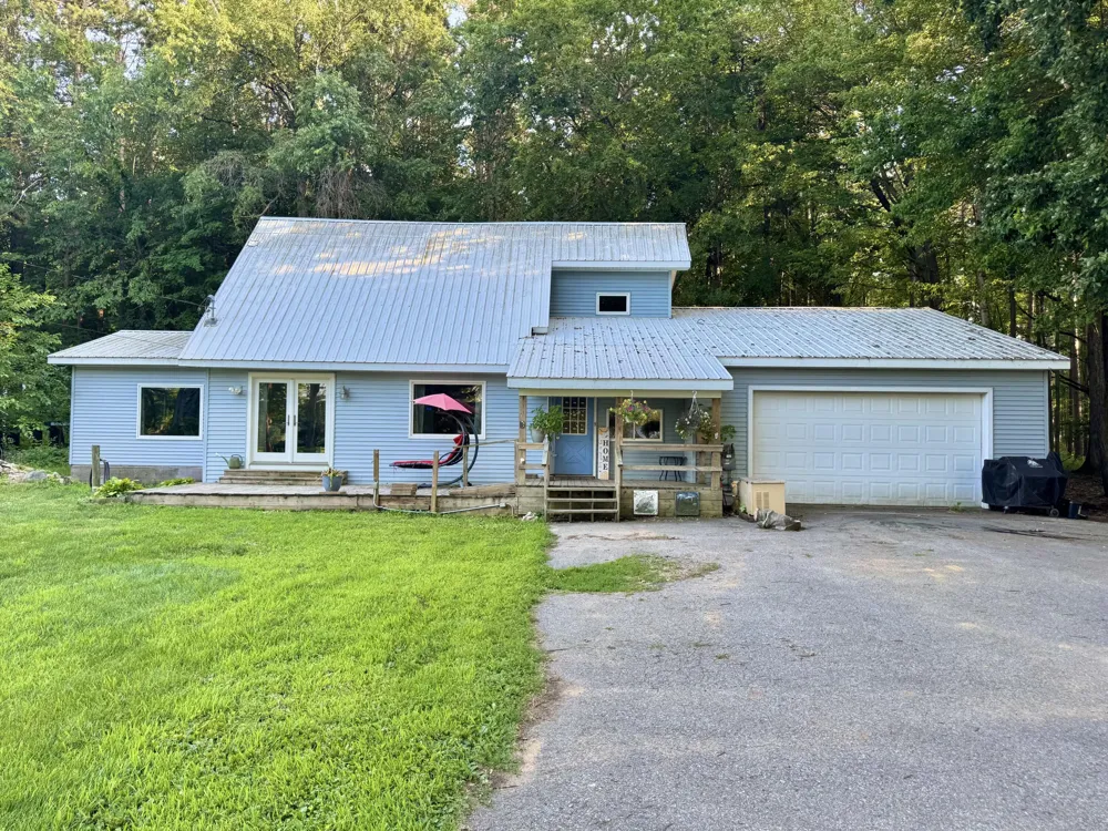 9462 E Colby Road Crystal, MI 48818