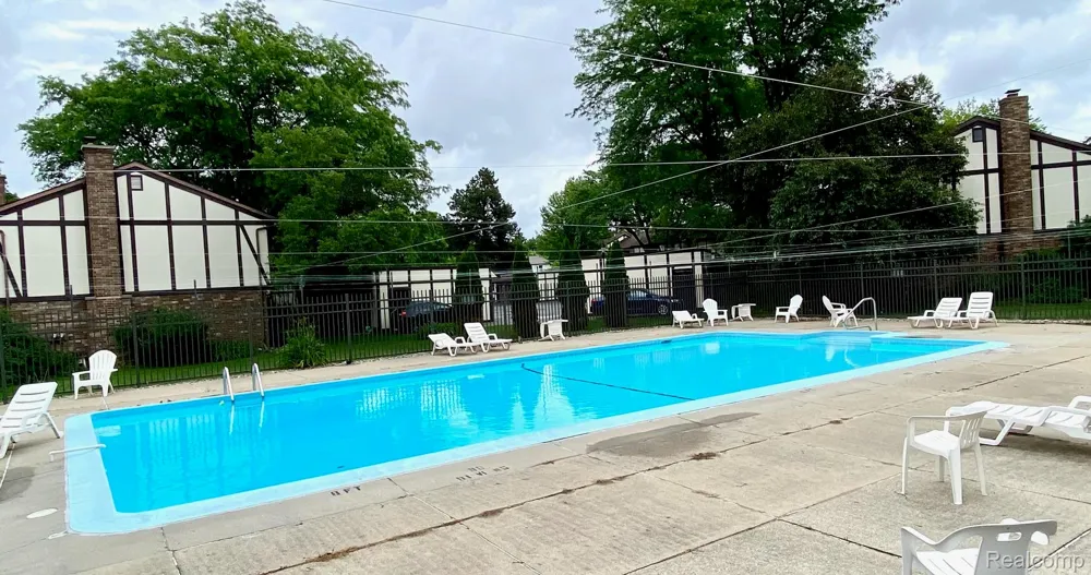 6160 Innkeepers Court #69 Meridian Charter Township, MI 48823