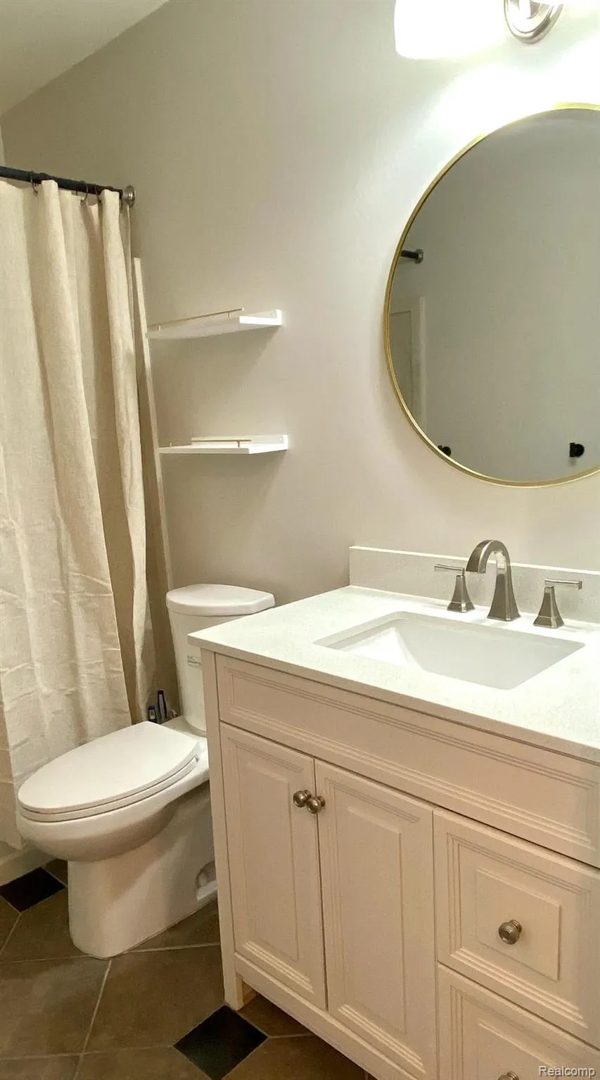 6160 Innkeepers Court #69 Meridian Charter Township, MI 48823