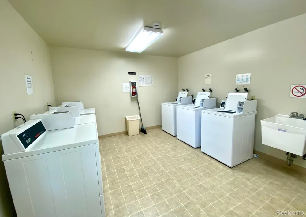 6160 Innkeepers Court #69 Meridian Charter Township, MI 48823