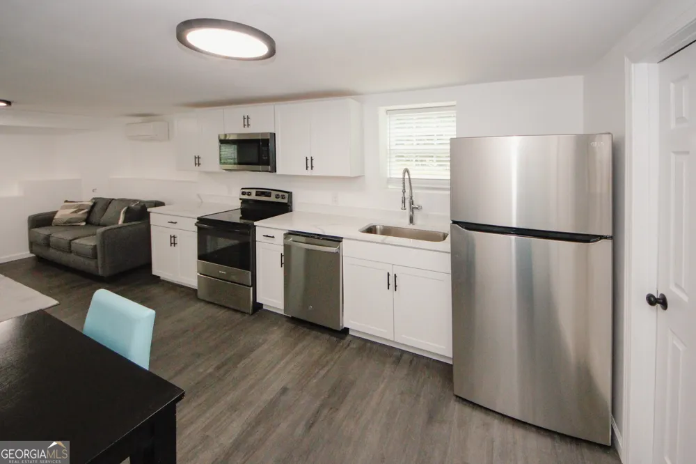 6157 Orville DR Flowery Branch, GA 30542