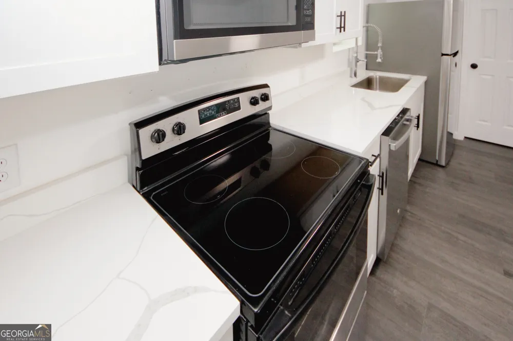 6157 Orville DR Flowery Branch, GA 30542