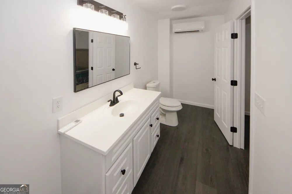 6157 Orville DR Flowery Branch, GA 30542
