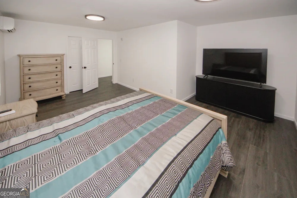 6157 Orville DR Flowery Branch, GA 30542