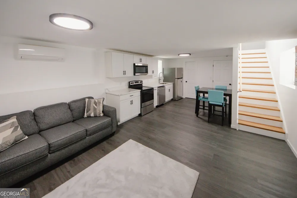6157 Orville DR Flowery Branch, GA 30542