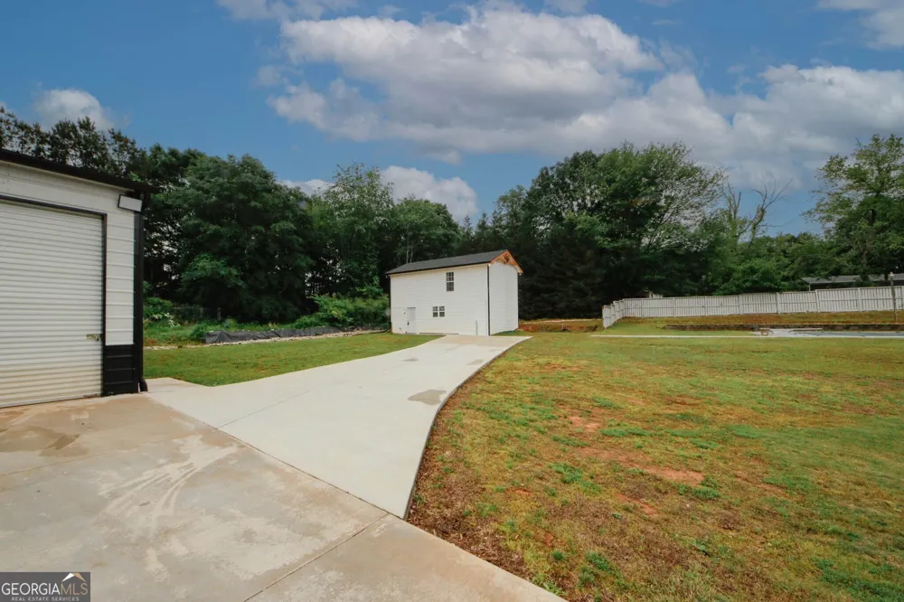 6157 Orville DR Flowery Branch, GA 30542