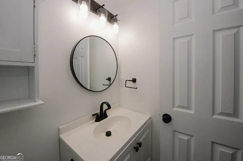 6157 Orville DR Flowery Branch, GA 30542