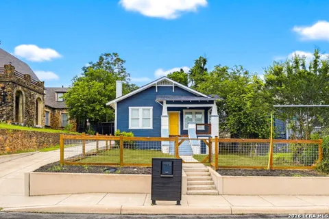 1307 Kayton Ave