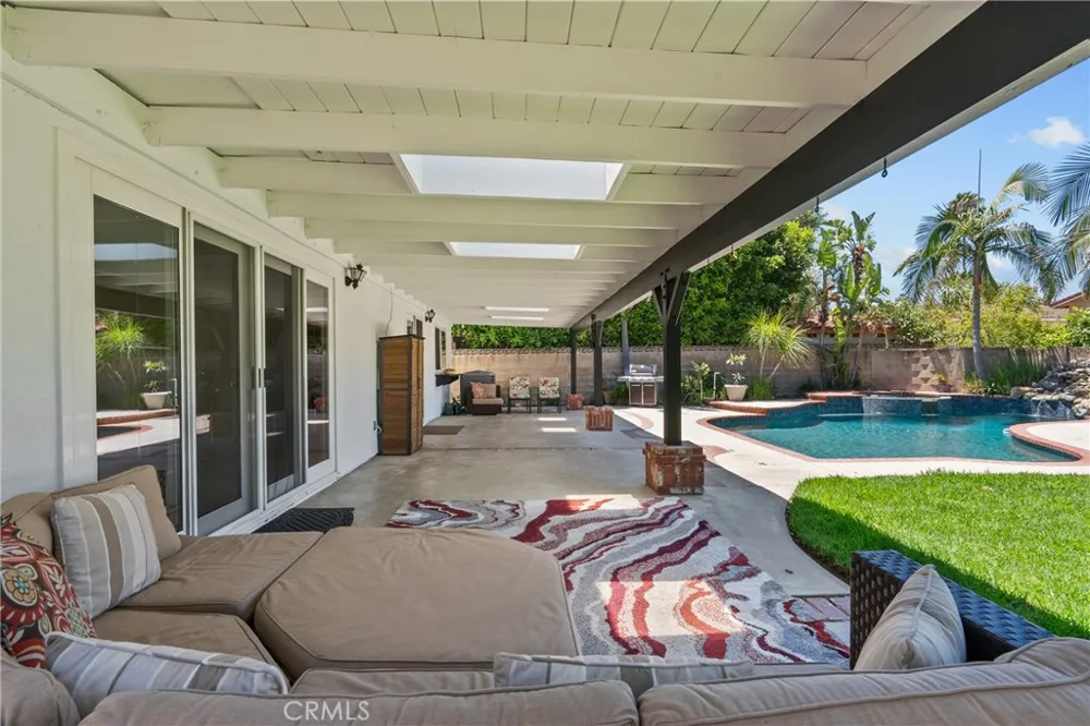 9933 Nevada Chatsworth, CA 91311
