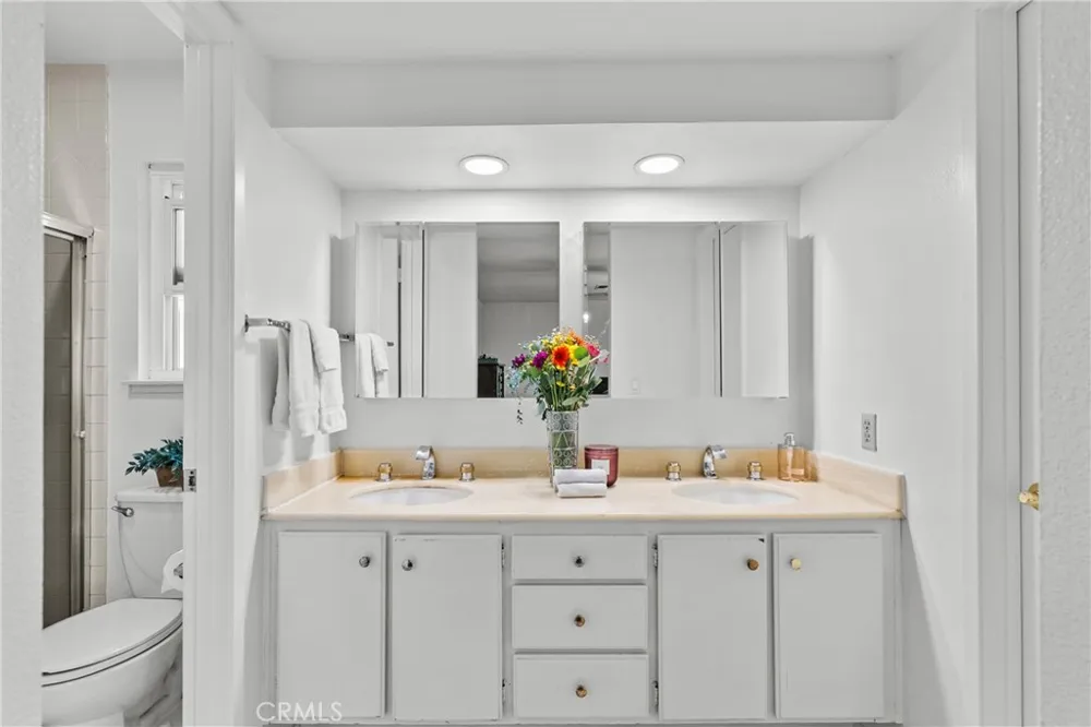 9933 Nevada Chatsworth, CA 91311