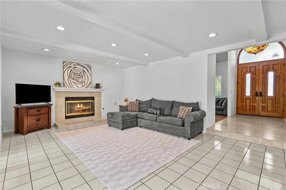 9933 Nevada Chatsworth, CA 91311