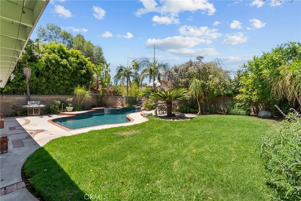 9933 Nevada Chatsworth, CA 91311