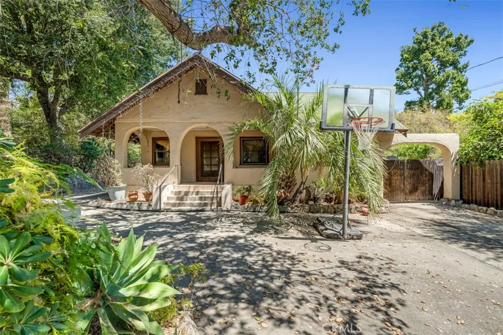 611 E Grandview Sierra Madre, CA 91024