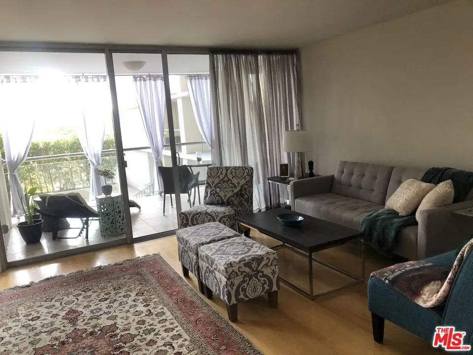 201 Ocean Avenue #405B Santa Monica, CA 90402