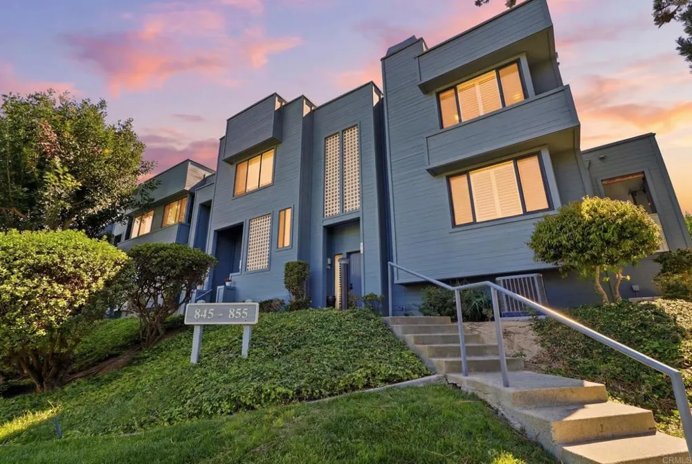 853 America Way Del Mar, CA 92014
