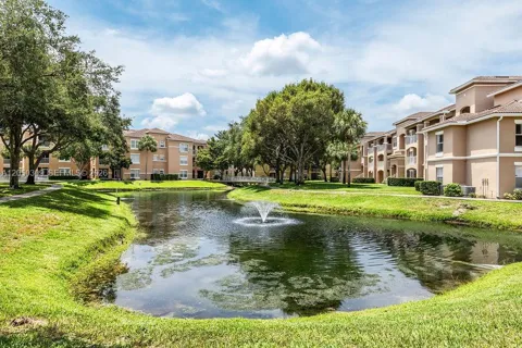5060 Fairways Cir #F101