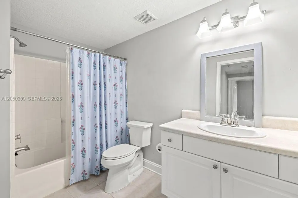 5060 Fairways Cir #F101 Vero Beach, FL 32967