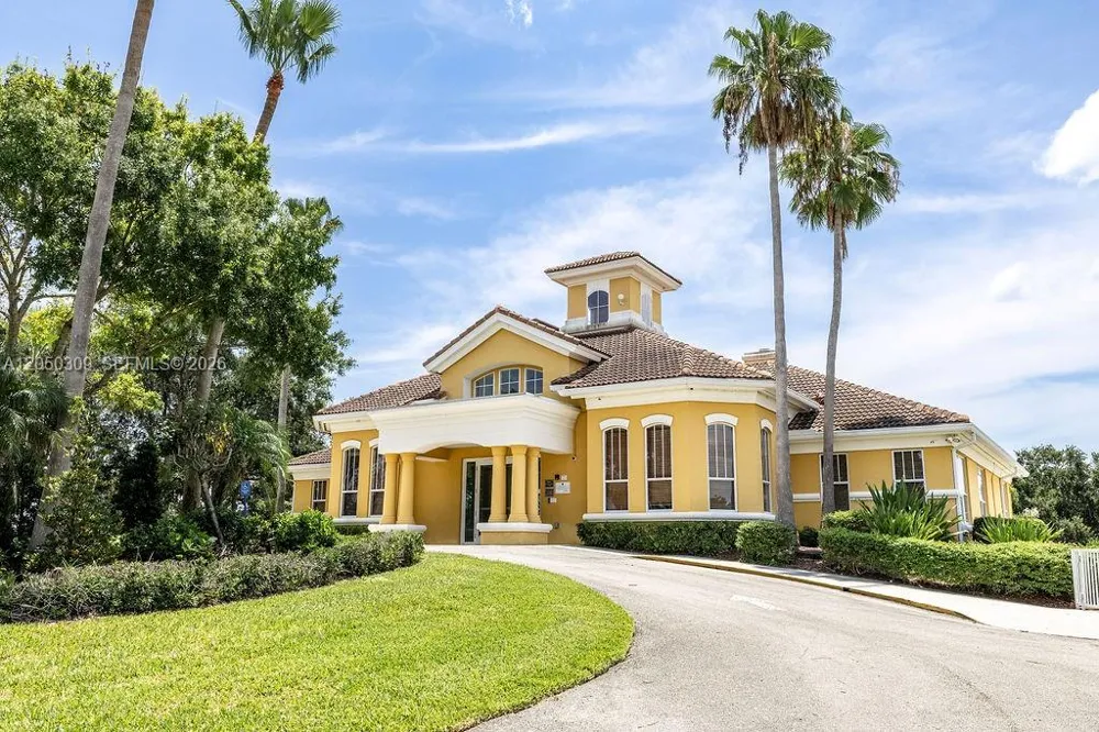 5060 Fairways Cir #F101 Vero Beach, FL 32967
