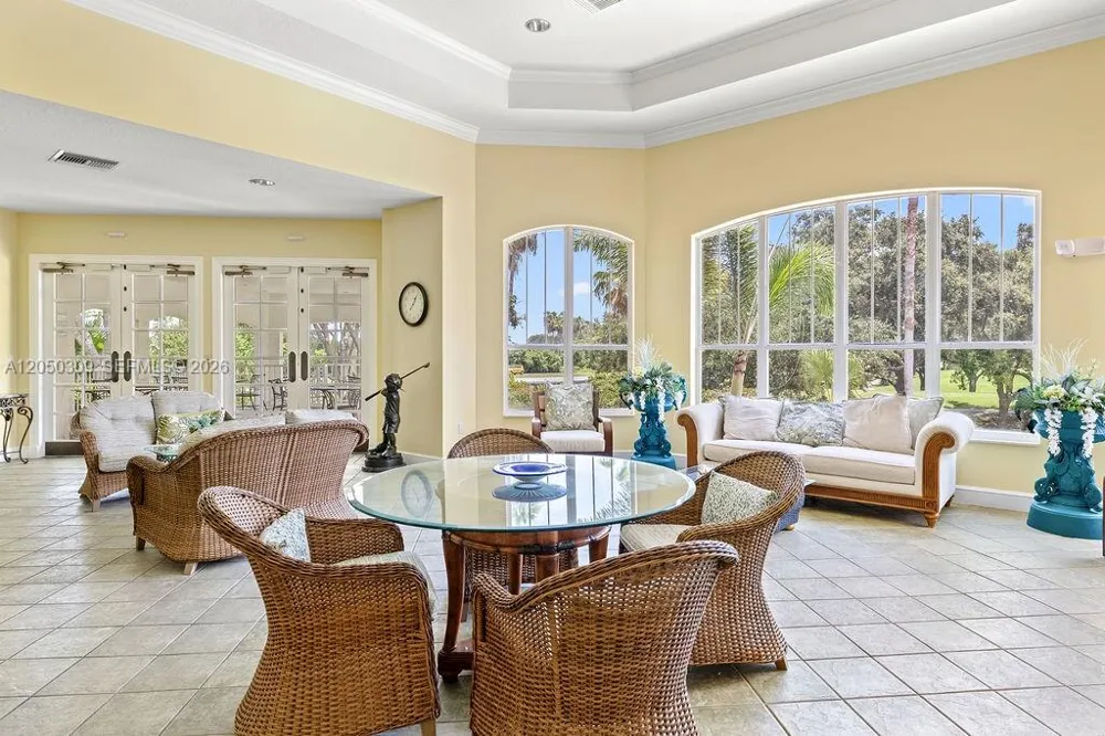 5060 Fairways Cir #F101 Vero Beach, FL 32967