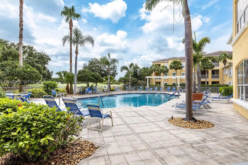 5060 Fairways Cir #F101 Vero Beach, FL 32967