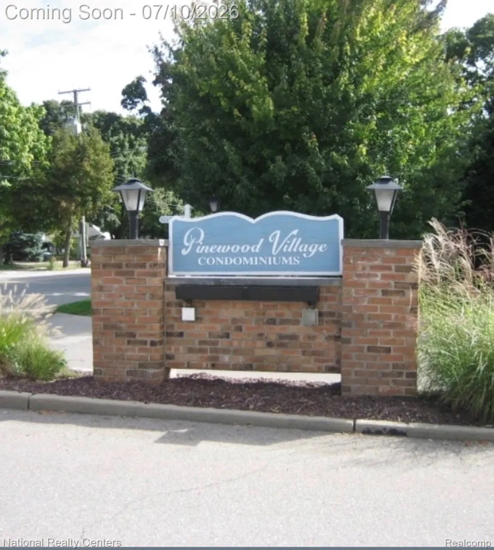 212 Pinewood Drive #22 Plymouth City, MI 48170