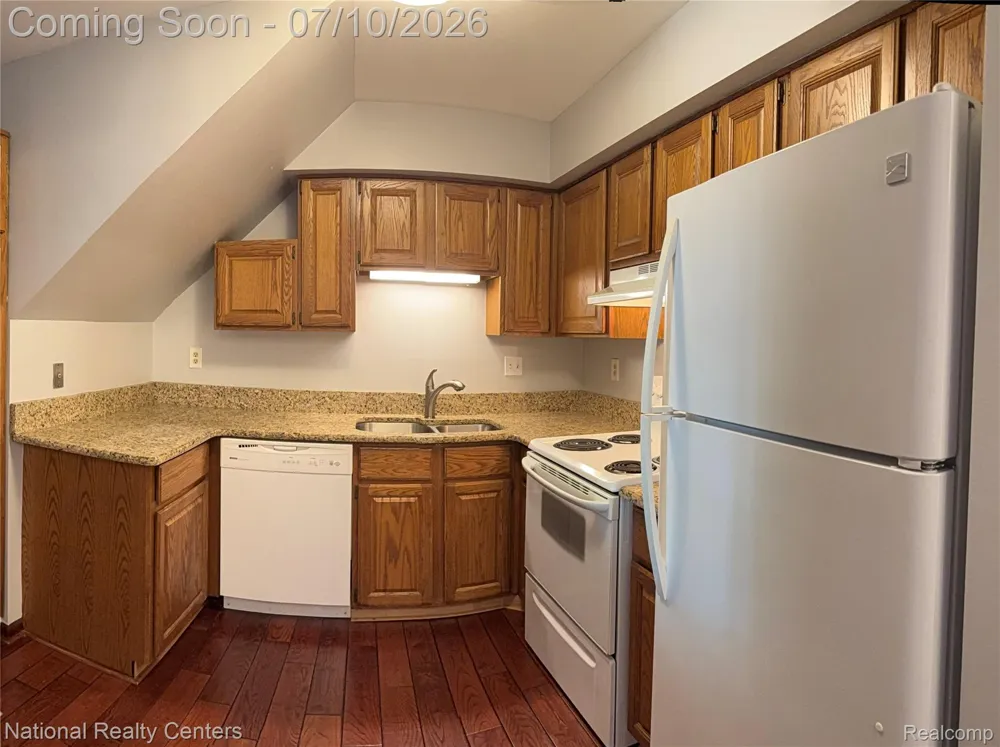 212 Pinewood Drive #22 Plymouth City, MI 48170