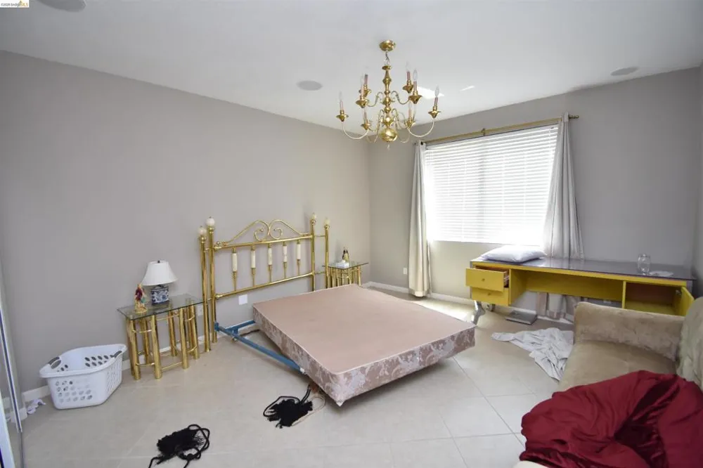 1875 Ventura Dr Pittsburg, CA 94565