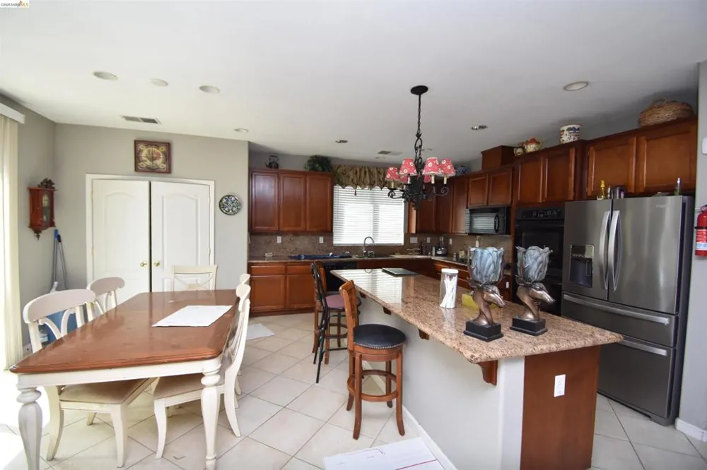 1875 Ventura Dr Pittsburg, CA 94565