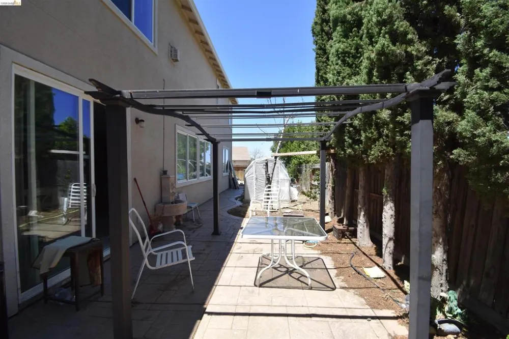 1875 Ventura Dr Pittsburg, CA 94565