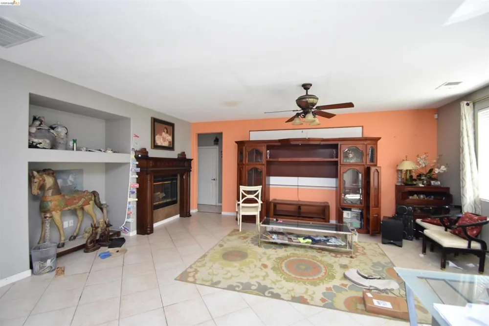 1875 Ventura Dr Pittsburg, CA 94565