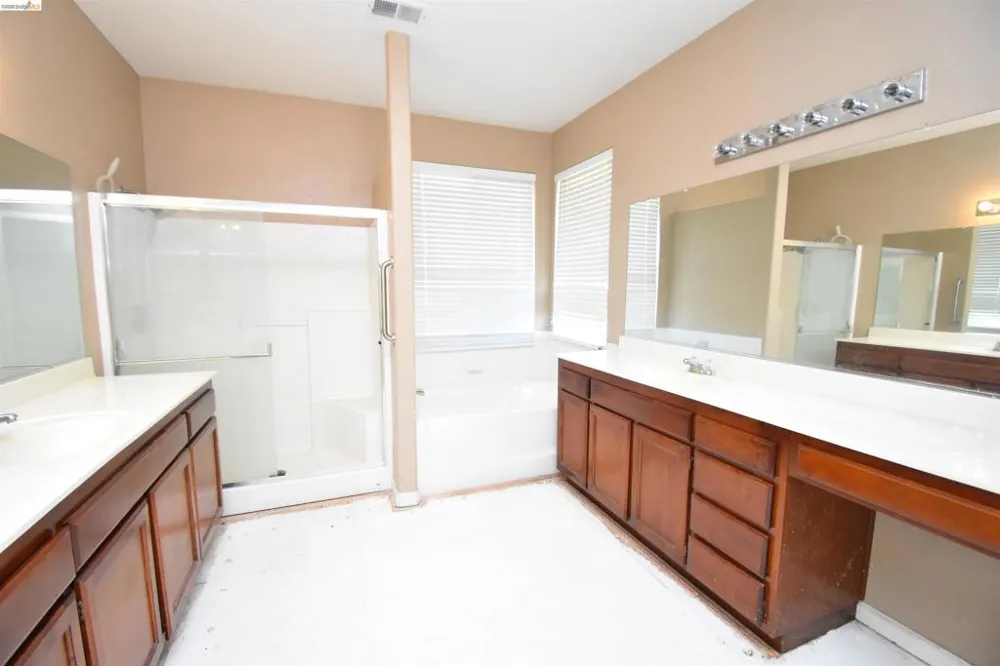 1875 Ventura Dr Pittsburg, CA 94565