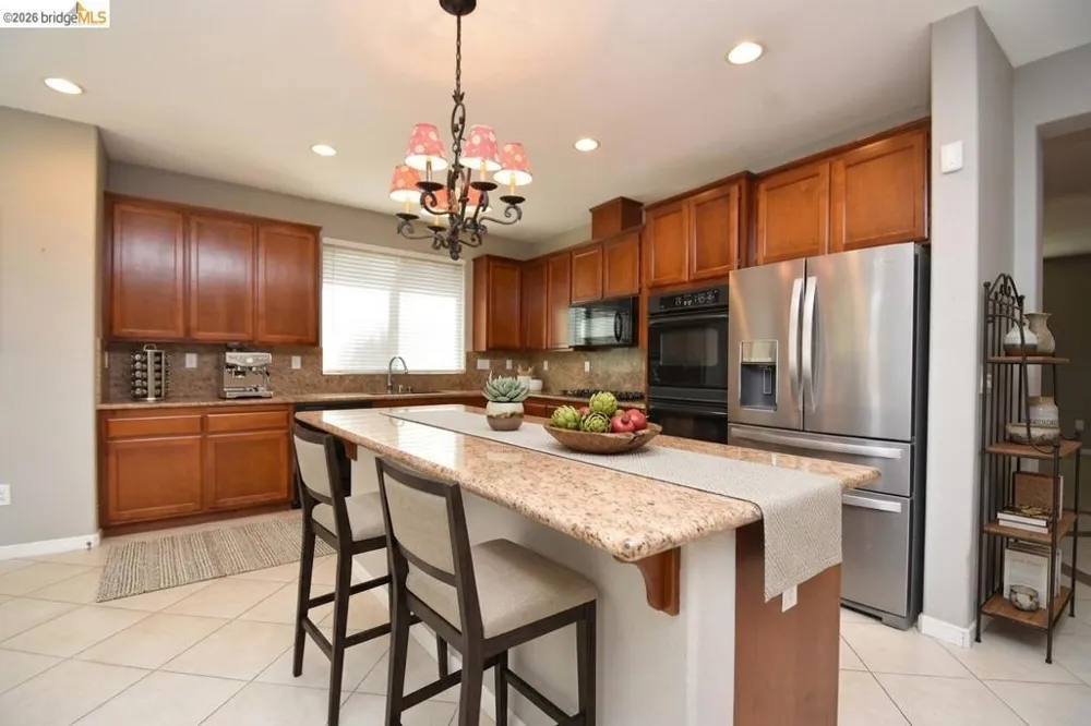 1875 Ventura Dr Pittsburg, CA 94565