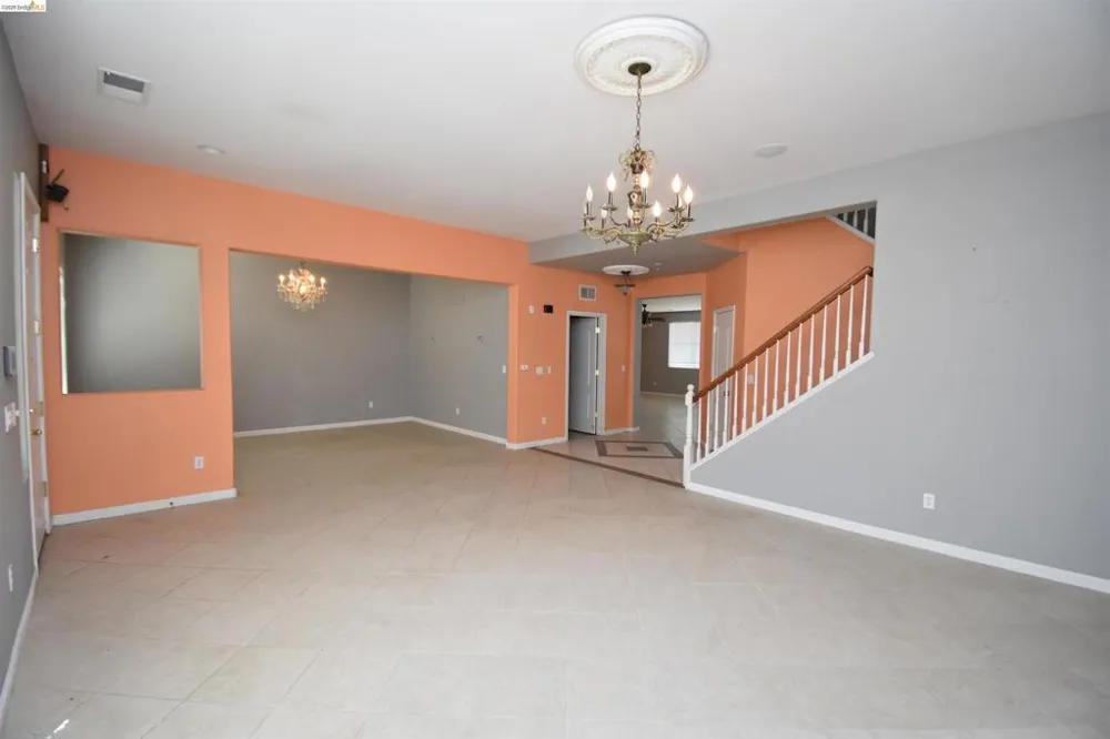 1875 Ventura Dr Pittsburg, CA 94565