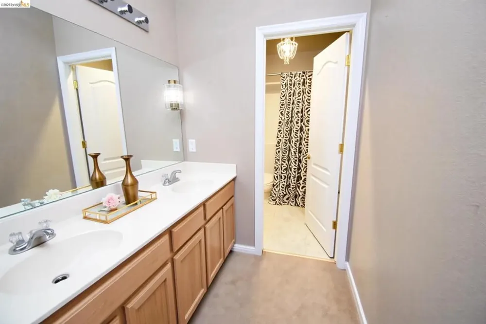 1875 Ventura Dr Pittsburg, CA 94565