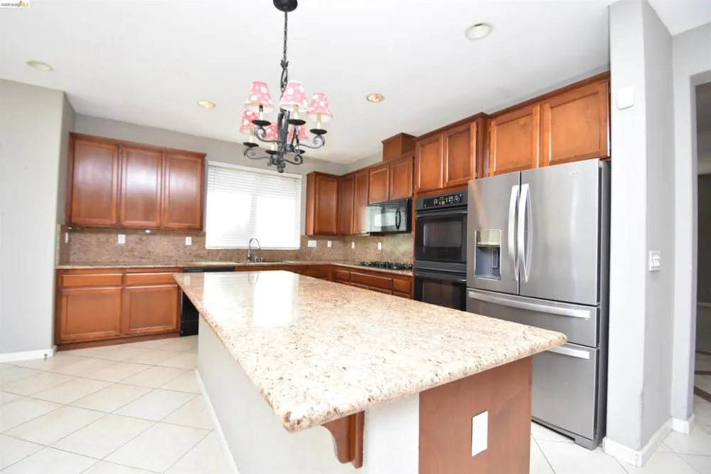1875 Ventura Dr Pittsburg, CA 94565