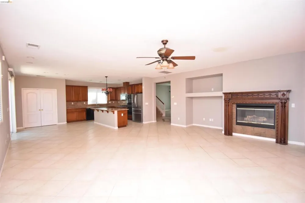 1875 Ventura Dr Pittsburg, CA 94565