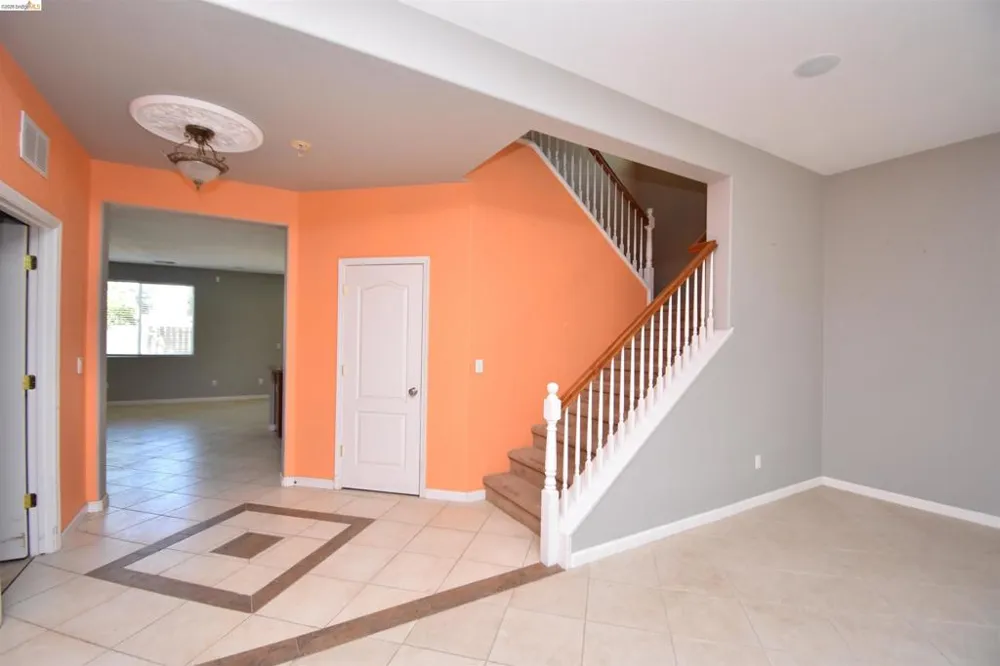1875 Ventura Dr Pittsburg, CA 94565