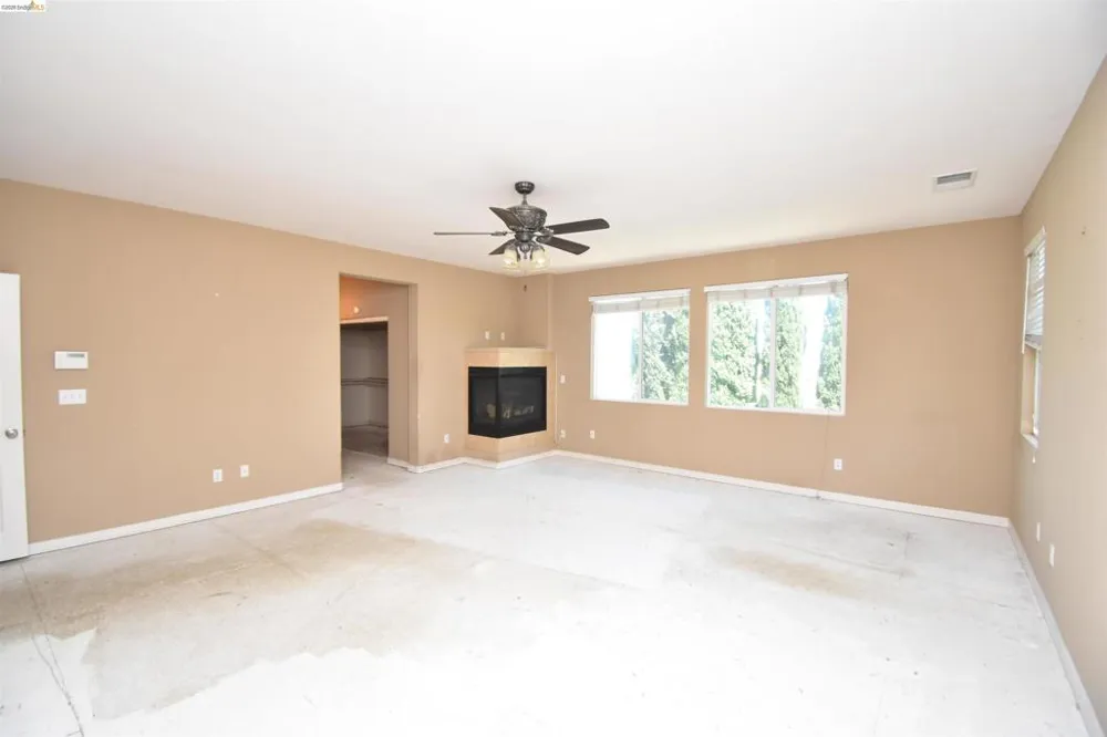 1875 Ventura Dr Pittsburg, CA 94565