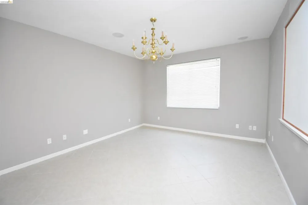 1875 Ventura Dr Pittsburg, CA 94565