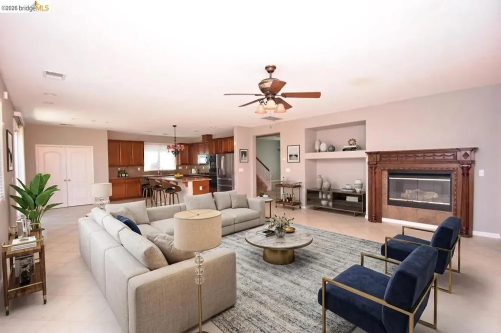 1875 Ventura Dr Pittsburg, CA 94565