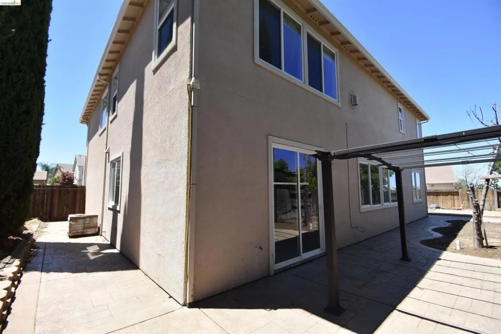 1875 Ventura Dr Pittsburg, CA 94565