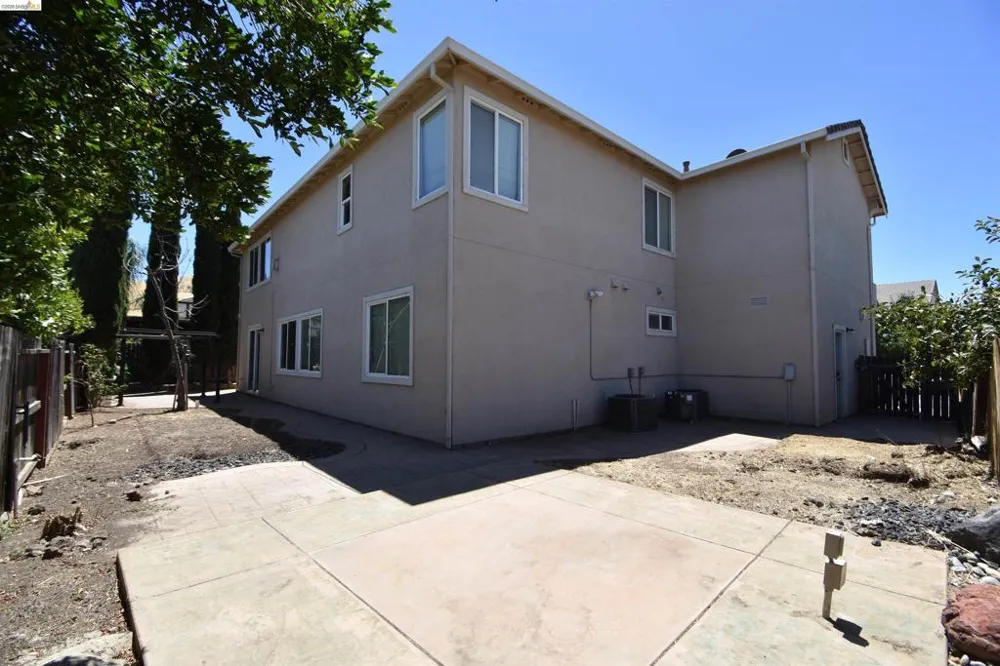 1875 Ventura Dr Pittsburg, CA 94565