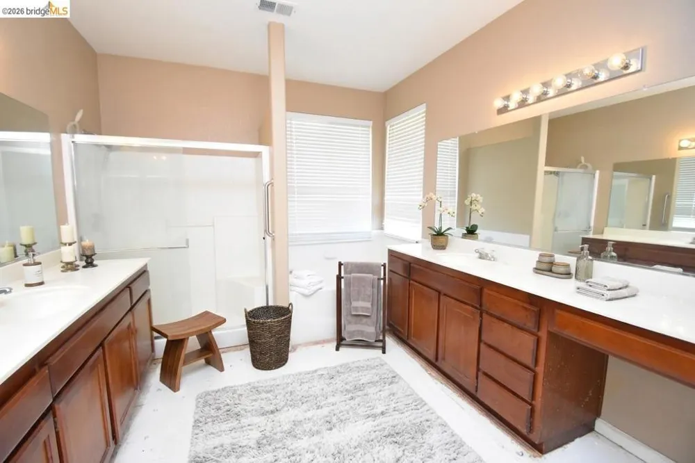 1875 Ventura Dr Pittsburg, CA 94565