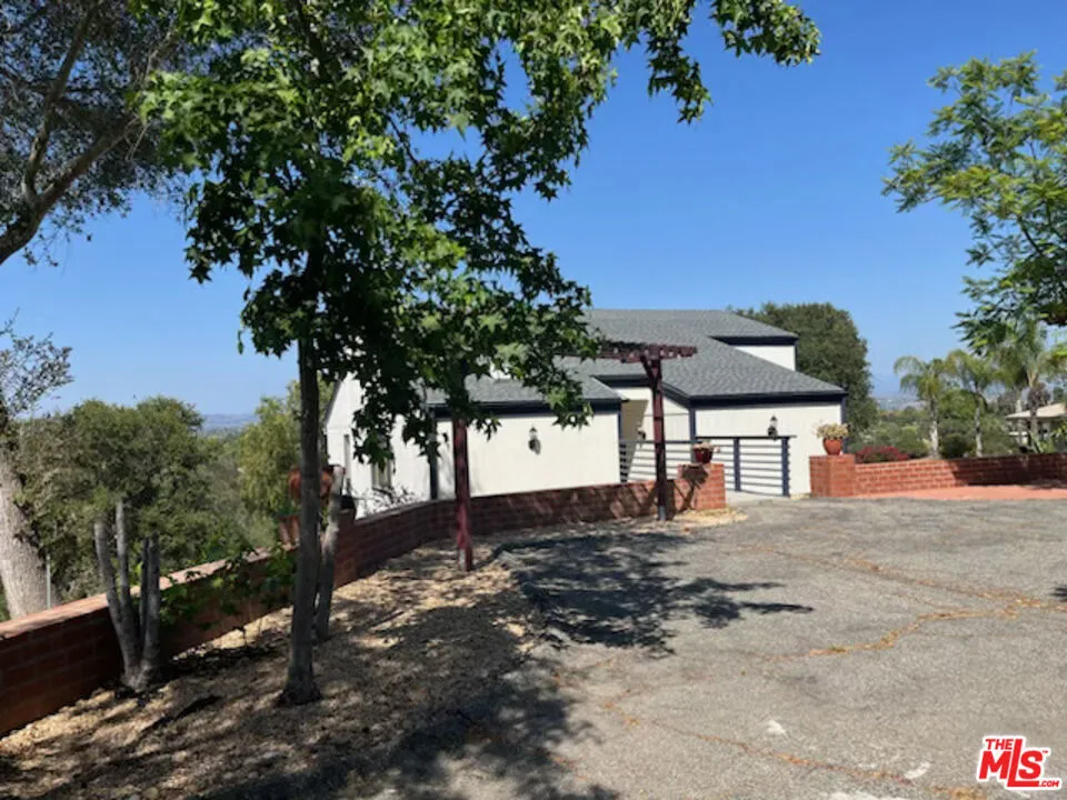 335 Morro Hills Road Fallbrook, CA 92028