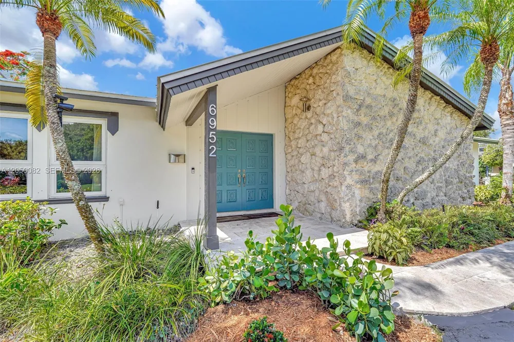 6952 SW 149th Ter Palmetto Bay, FL 33158