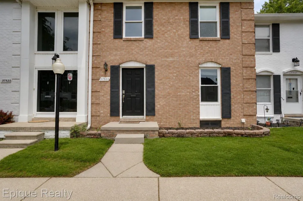 37525 Charter Oaks Boulevard Clinton Charter Township, MI 48036